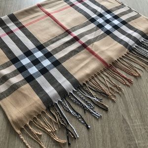 NWOT♥️Pristine Vintage Classic Burberry Pashmina🖤